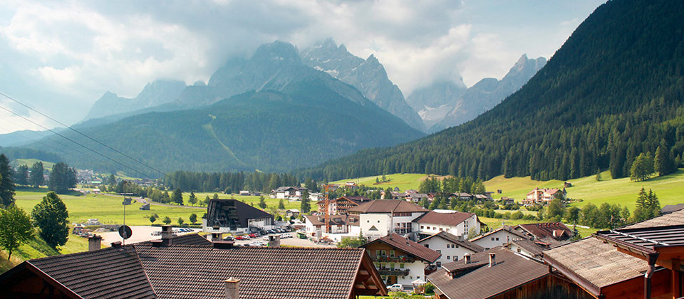 Vista dall'alto del paese di Sesto Pusteria