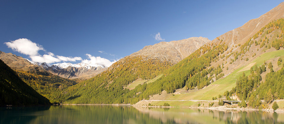 La bella vista di un lago a Plan de Corones in Val Pusteria