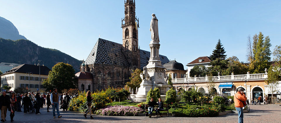 Il duomo di Bolzano visto dalla Piazza Walther