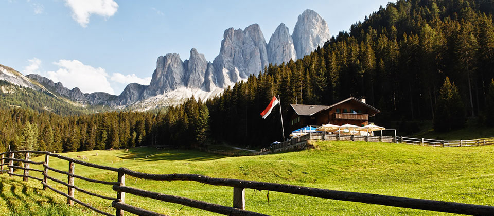 Ein wunderschöner Ausblick auf den Dolomiten von Villnöss aus, einem Dorf oberhalb Brixen
